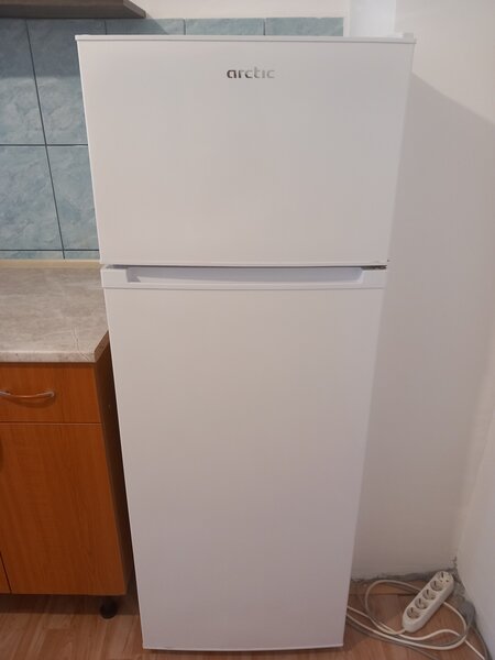 Frigider cu doua usi Arctic AD54240P+, 223 l, Clasa A+, Alb